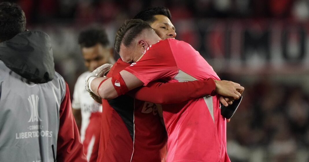 1922794-franco-armani-y-el-abrazo-con-llanto-junto-a-enzo-perez-tras-pasar-el-karma-de-los-pe68a7ed4d3d0e7