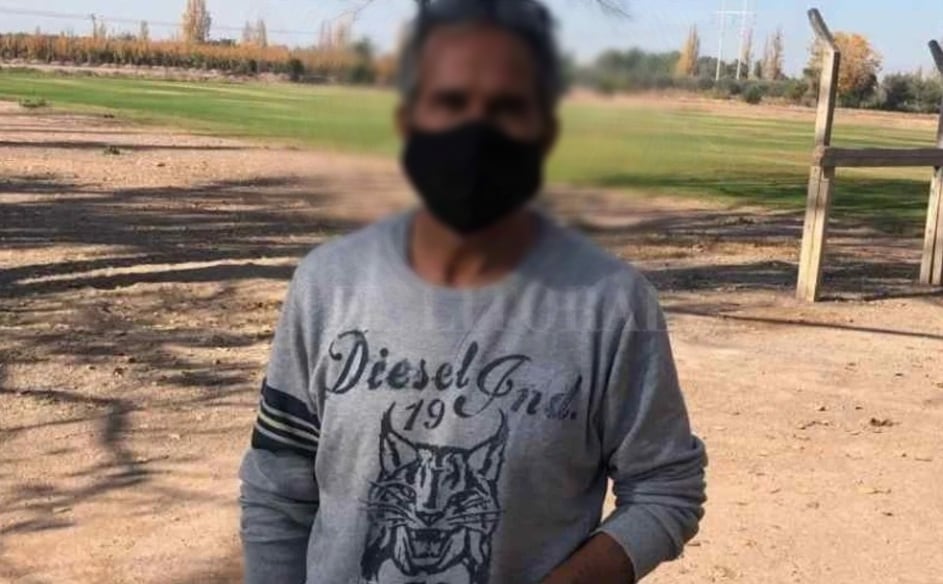 Ilustración genérica de una balanza de justicia sobre un mapa de la provincia de Mendoza.